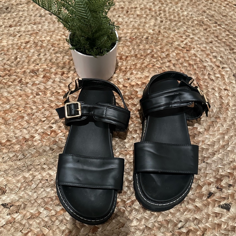 BLACK PLATFORM SANDALS